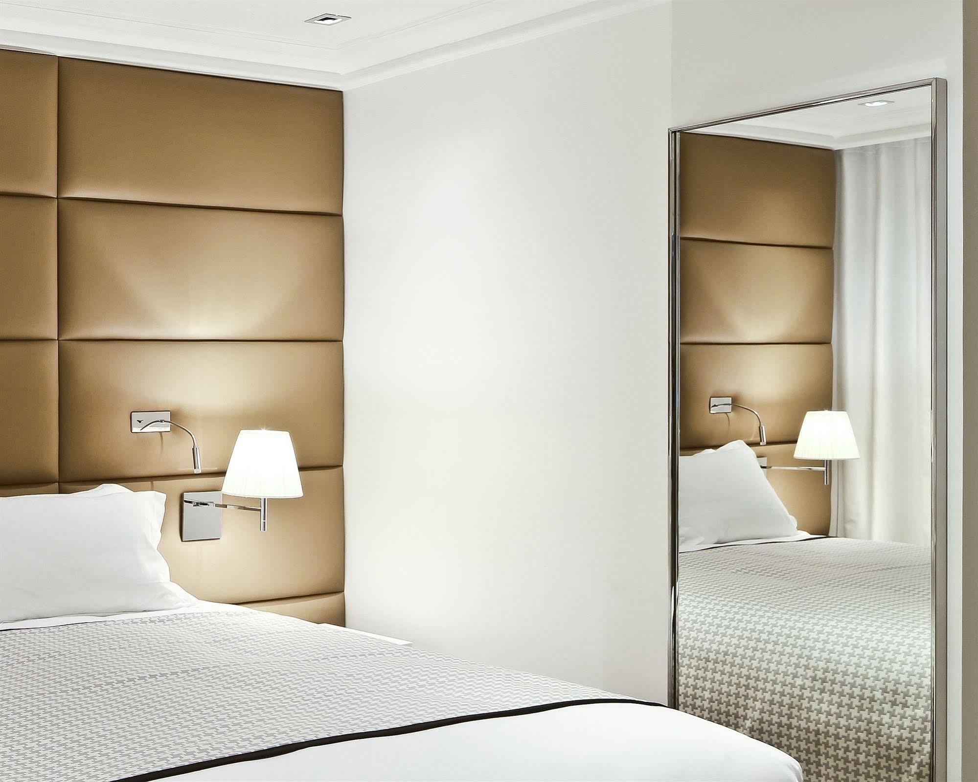 R De - Boutique 4* Parigi